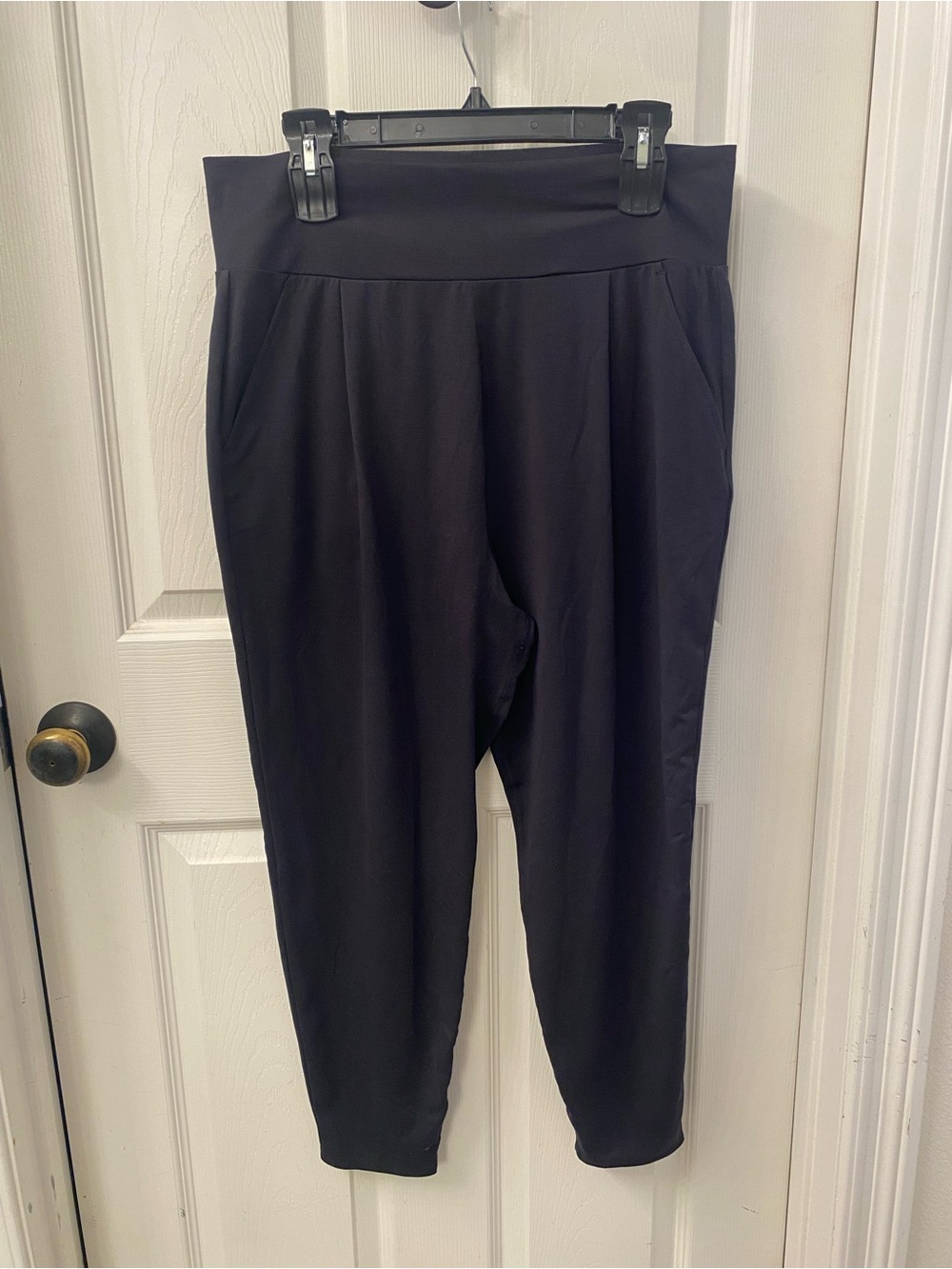 Vuori Dark Grey Ankle-Length Jogger Pants - Picture 3 of 8